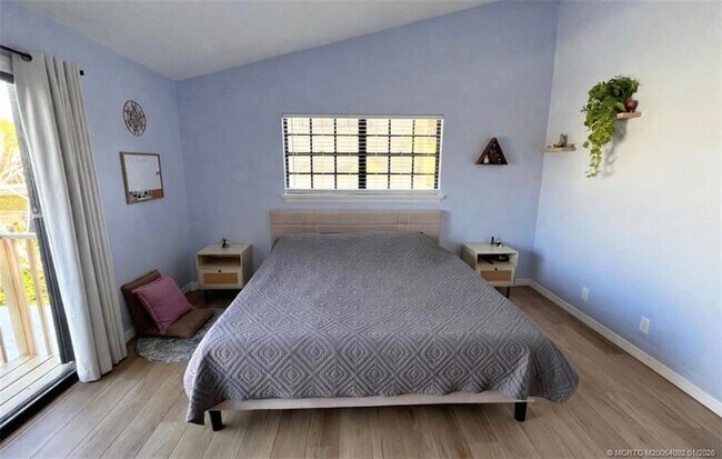 Building Photo - 7411 SE Jamestown Terrace