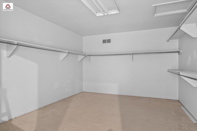 Building Photo - 1431 Provincial Dr