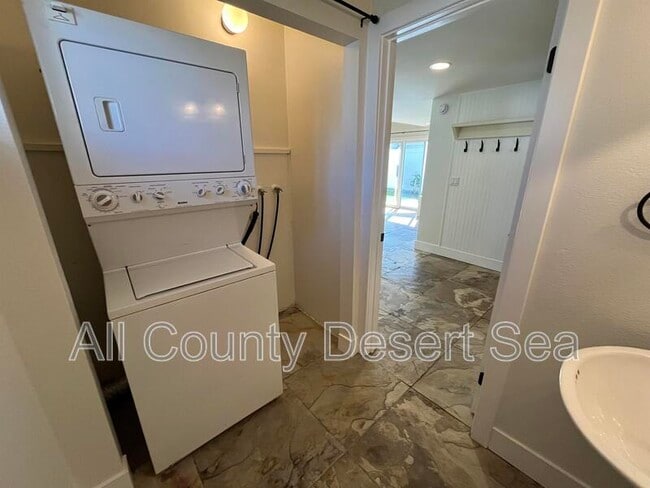 Building Photo - 1103 Sandi Ln