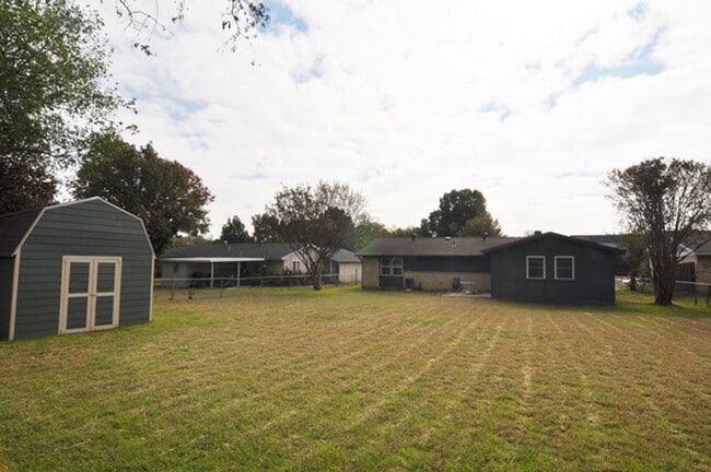 Building Photo - VIEW NOW - COMING SOON - Beautifully remodeled - highly sought-after HEB ISD