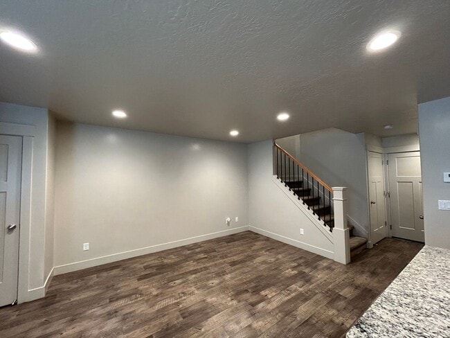 Building Photo - 3 Bedroom 2.5 Bathroom Townhome