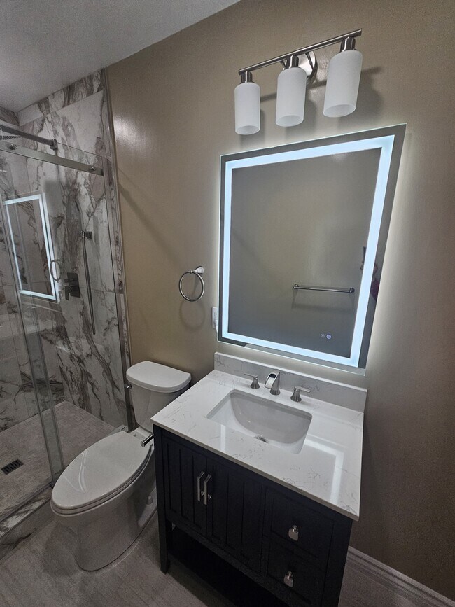 2nd bathroom with other view. - 918 E Elk Ave