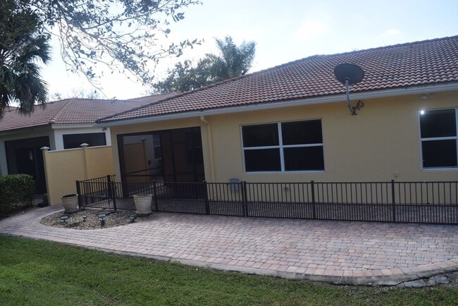 Building Photo - PGA Verano