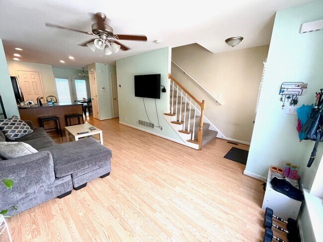 Building Photo - Clifton Heights Townhome!