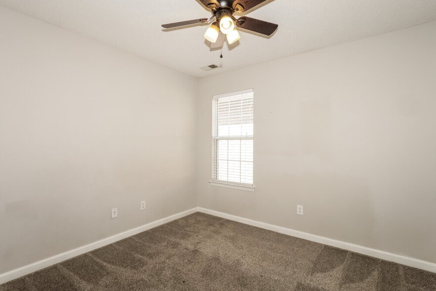 Building Photo - 9908 Tremont Dr