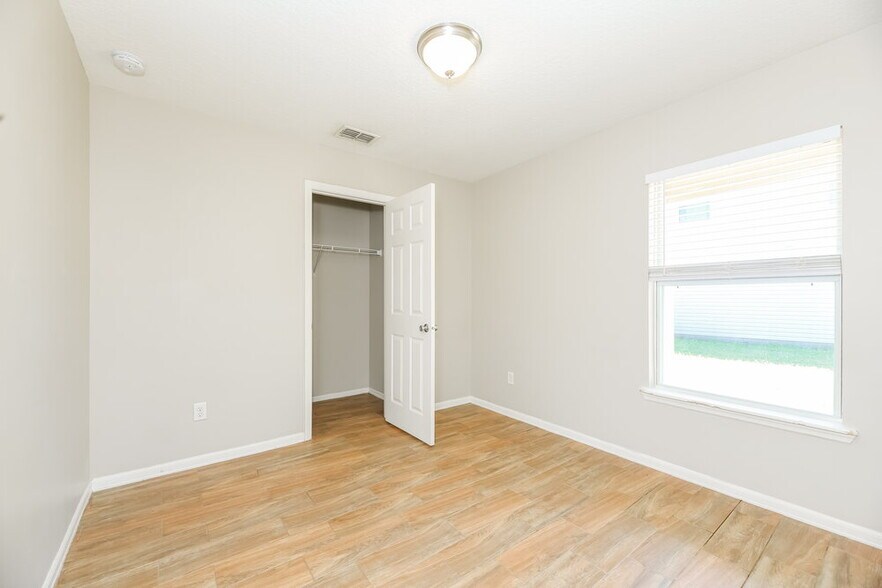 Building Photo - 11751 Pleasant Creek Dr