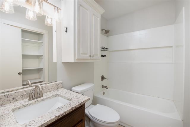 Building Photo - 1717 Meadow Oak Dr