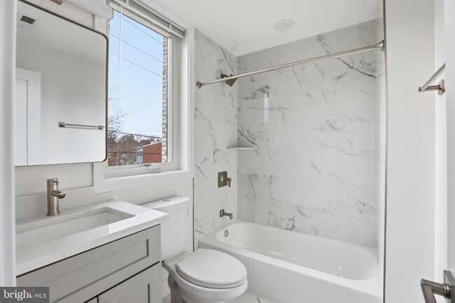 Building Photo - 2602 4th St NE