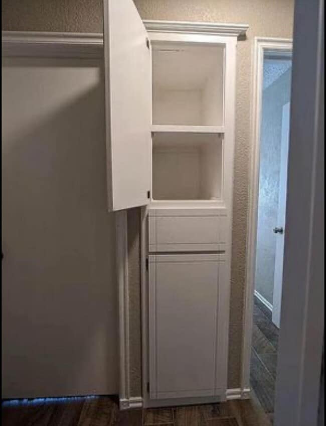 Building Photo - 413 Midland Dr