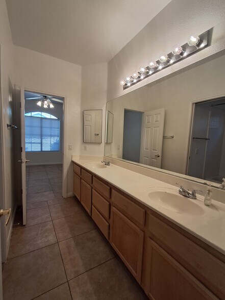 Building Photo - 2642 Sunday Grace Dr