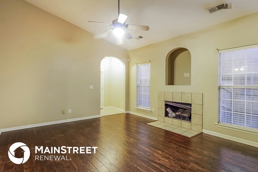 Building Photo - 4737 Longmeadow Dr