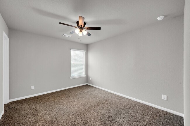 Building Photo - 2237 Raider Dr