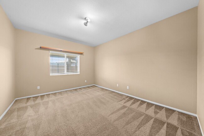 Building Photo - 34081 Clovis Way