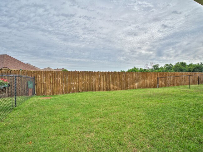 Building Photo - 8813 SW 55th St
