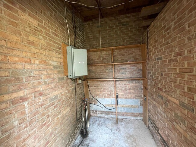 Building Photo - SHJ279-1012 Mark Drive