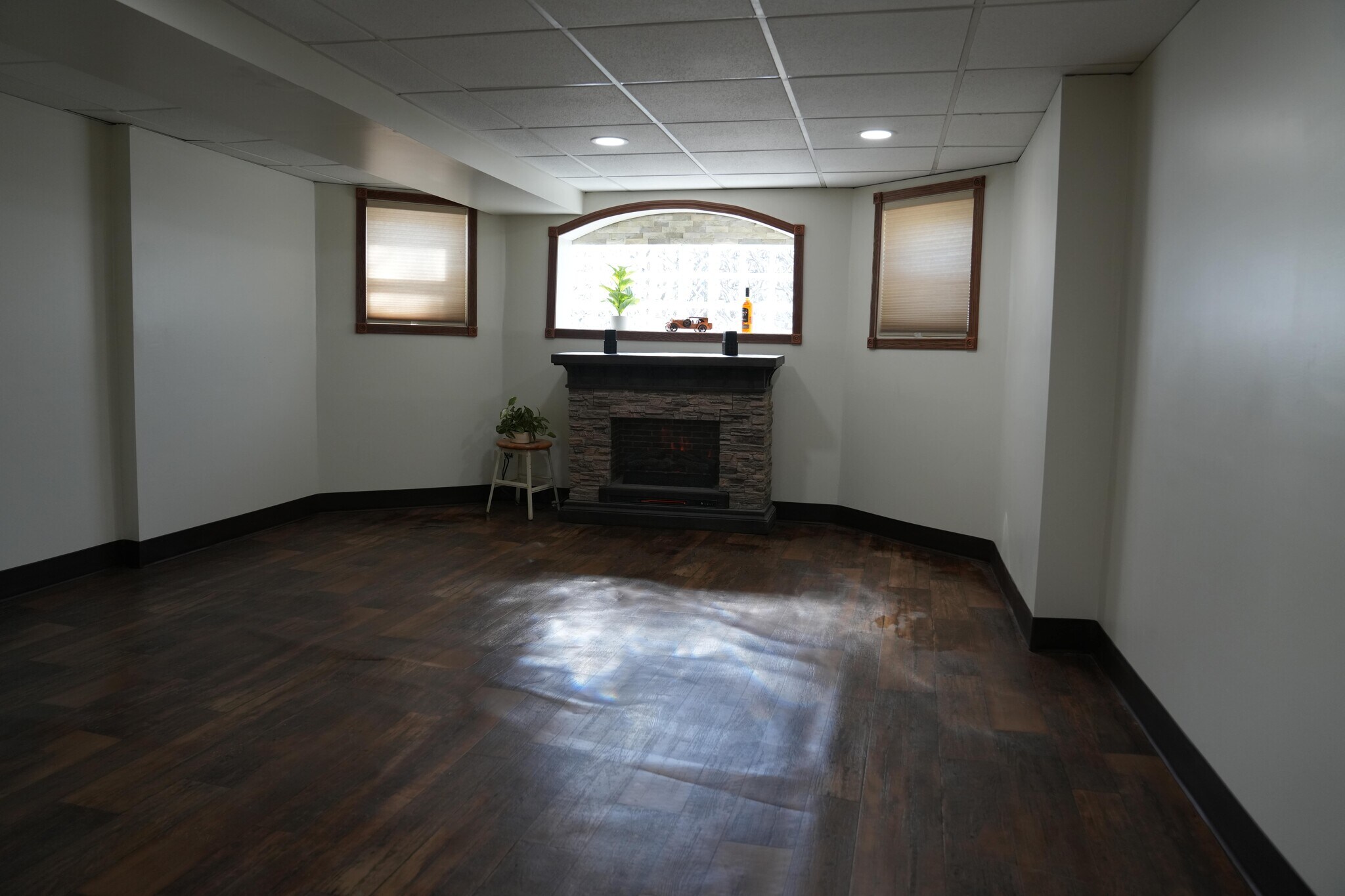 Building Photo - 6115 N Meade Ave