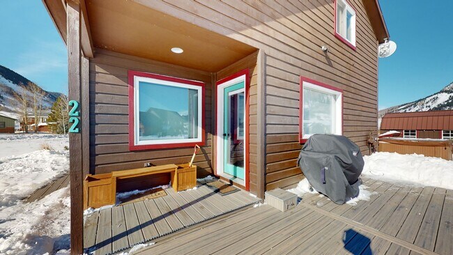 Building Photo - 22 Riverbend Dr
