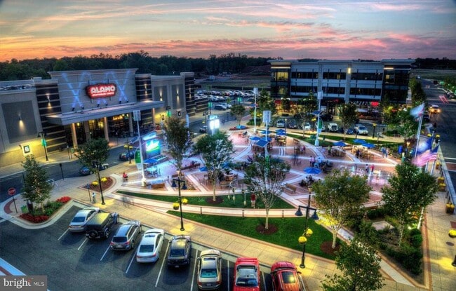 Building Photo - 44734 Roosevelt Sq