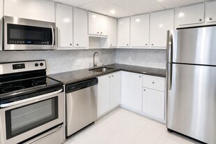 Building Photo - 2650 S Course Dr