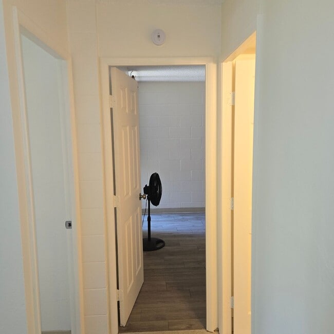 Building Photo - Freshly Painted 2 Bedroom Harbor Lights Co...