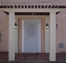 Building Photo - Platte 4 Plex