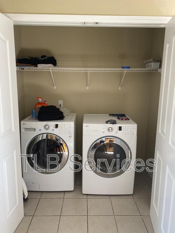 Building Photo - 211 Fall Creek Dr