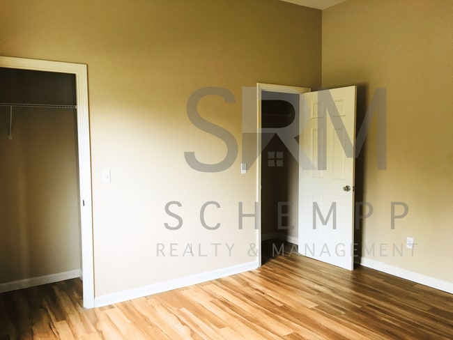 Building Photo - Renovated 2 bedroom in the Russell neighborhood! *Section 8 accepted*