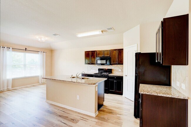 Building Photo - Charming 3BR/2BA Contemporary Home with Lu...