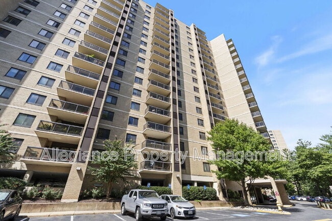 Building Photo - 309 Yoakum Pkwy
