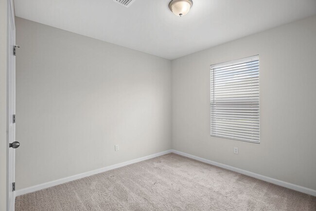 Building Photo - Beautiful 4/2 home with NEW fenced yard