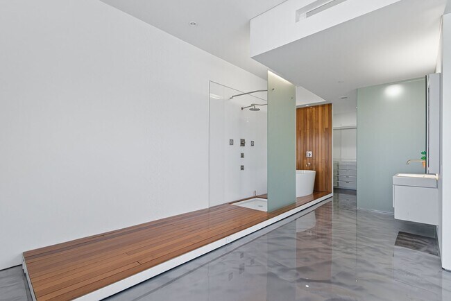 Building Photo - Newport Lofts 1813