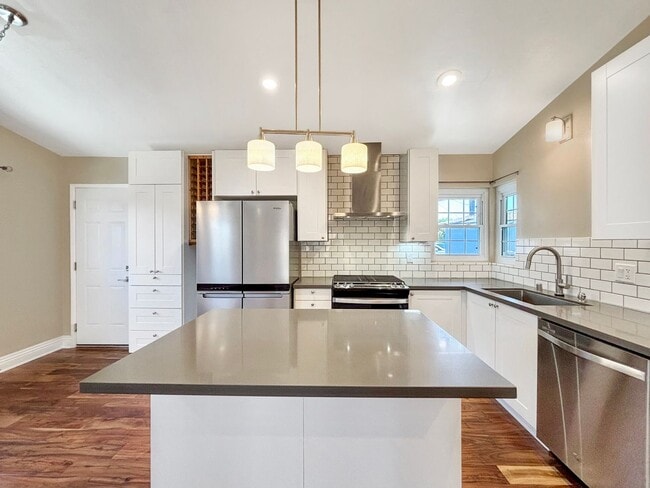 Building Photo - Charming & Spacious 3BD/2BA House in Clair...