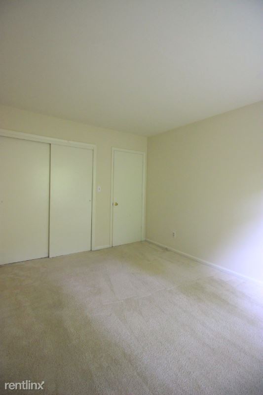 Building Photo - 5907 Noblestown Rd