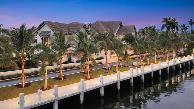 Building Photo - 400 Mola Ave