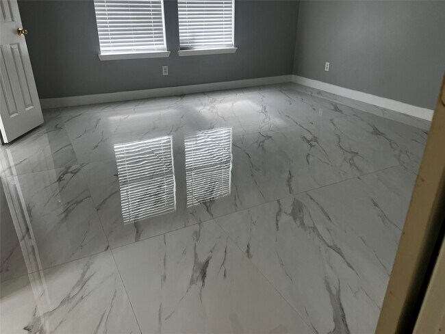 Building Photo - 6706 Portlick Dr