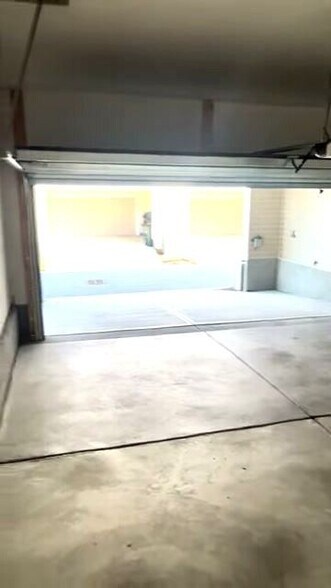 Building Photo - 11052 Chalkbark Ln