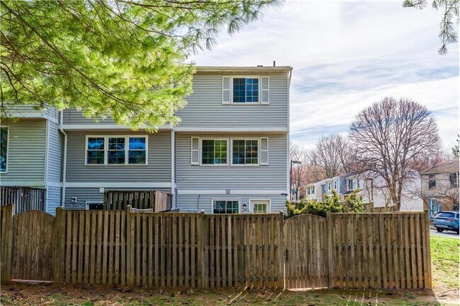 Building Photo - 1682 Harvest Green Ct