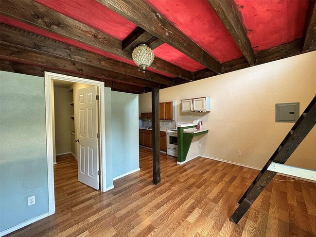 Building Photo - 1108 W McCarty Ln