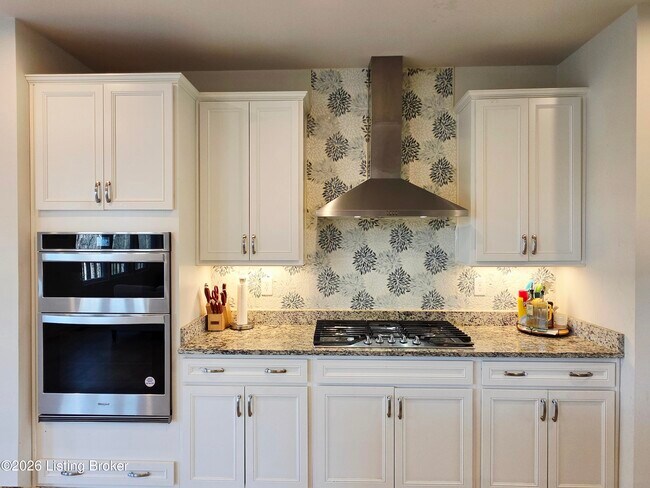 Building Photo - 17505 Shakes Creek Dr