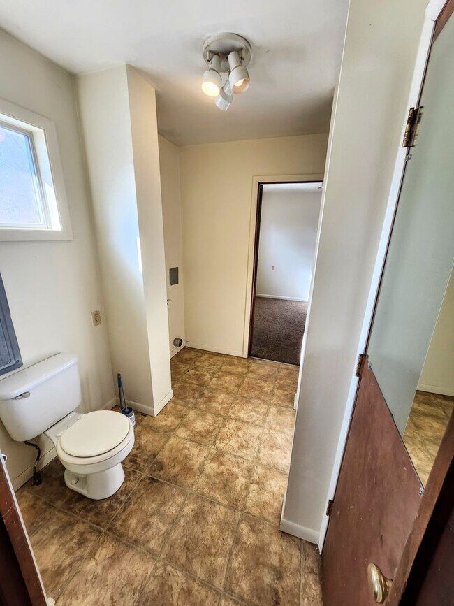 Building Photo - 534 E Bradford St