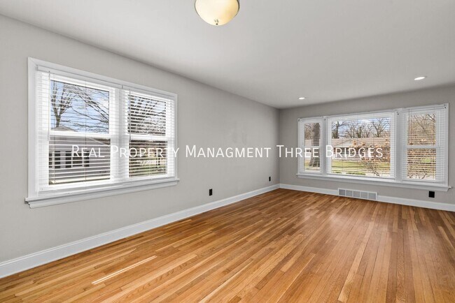 Building Photo - 110 Birchwood Dr