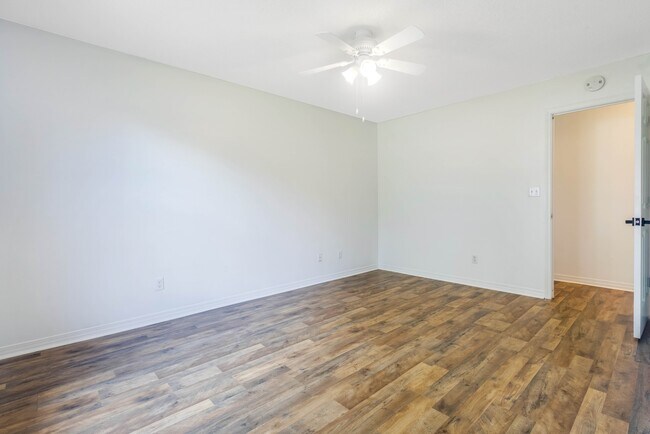 Building Photo - 873 Brande Ct