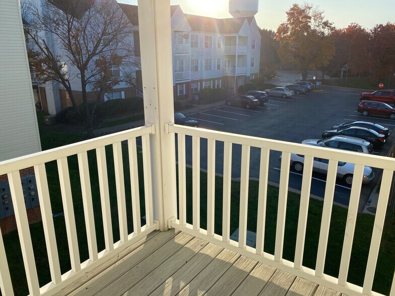 Building Photo - 300 Grosvenor Ln