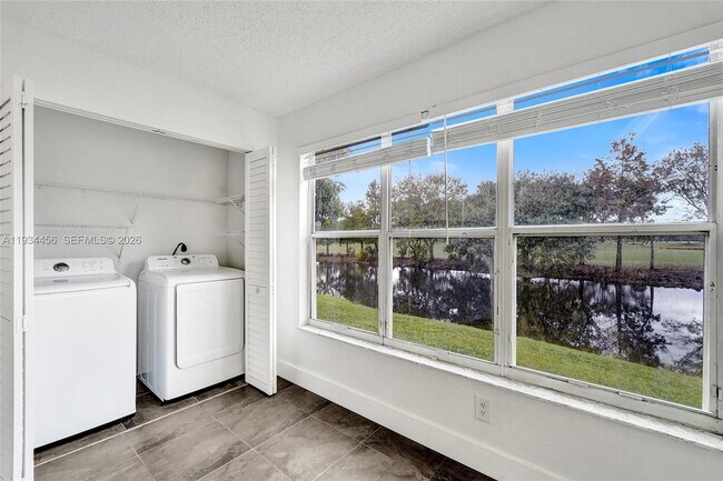 Building Photo - 457 Vista Isles Dr