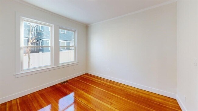 Building Photo - 391 Linwood Ave