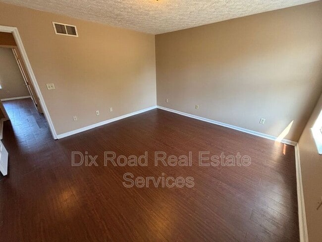 Building Photo - 590 Pine Hill Pl