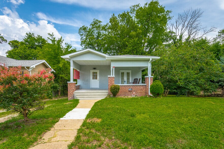 Building Photo - 2511 Oak St