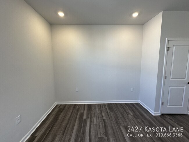 Building Photo - 2427 Kasota Ln