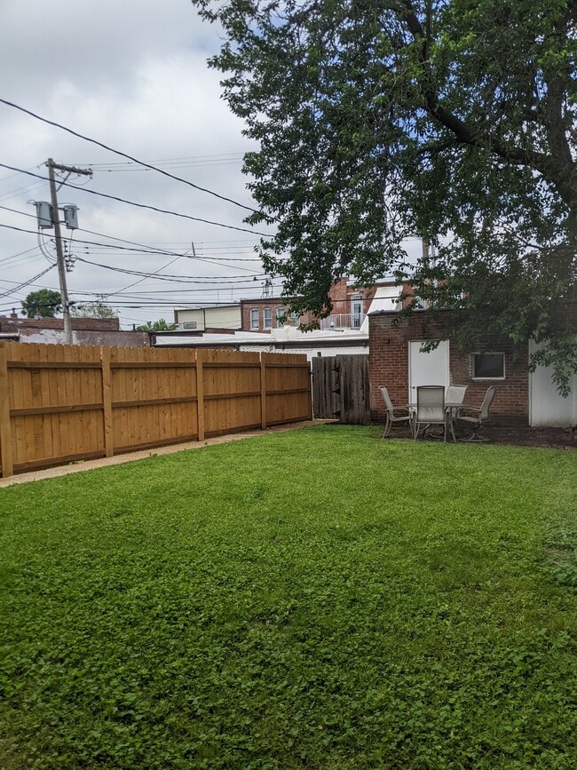 Building Photo - 4231 Swan Ave