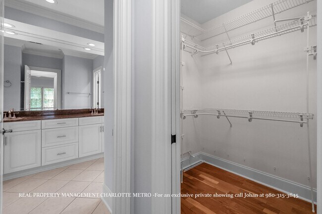 Building Photo - 529 Queens Rd